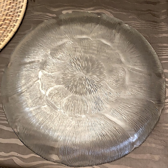 Standard size floral etched serving plate, cake plate - Picture 3 of 4
